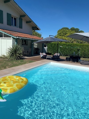 A heated pool - Beautiful Landes house 6kms from Hossegor-Capbreton beaches. Heated swimming pool.  (Bénesse-Maremne)