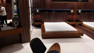 Penthouse, balkon, pemandangan kota | 3 kamar tidur, minibar, brankas, dan setrika/meja setrika