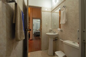 Handtücher, Seife, Shampoo, Toilettenpapier