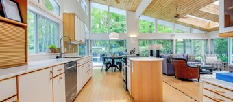 Modern Waterfront Home - 1 Mi to Cave Point Park!
