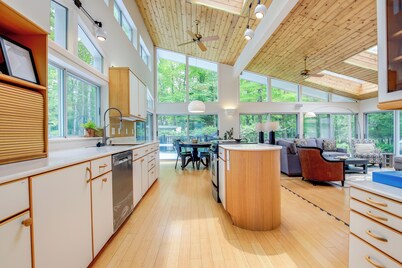 Modern Waterfront Home - 1 Mi to Cave Point Park!