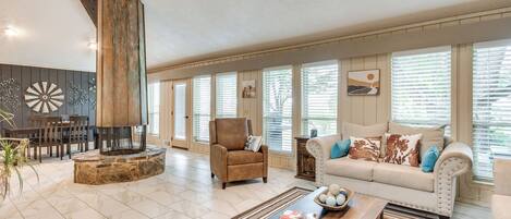 Télévision, cheminée