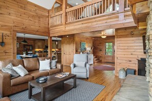 TV connectée, cheminée, baby-foot, espaces bureaux