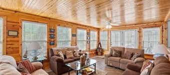 Best Access on Lake Cumberland! 4bedroom waterfront house on boat ramp in Nancy!