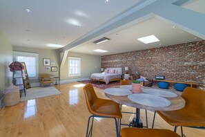 Interior - Main St Lexington Modern Loft APT, walk to WLU VMI (Lexington)