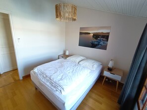 3 soverom, strykejern/-brett, wi-fi og sengetøy