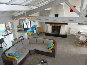 Fernseher, Kamin