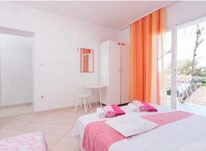2 bedrooms, iron/ironing board, WiFi, bed sheets