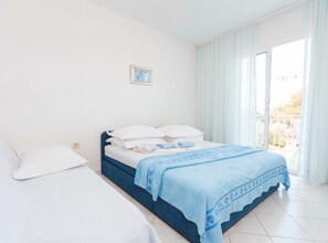 2 bedrooms, iron/ironing board, Internet, bed sheets