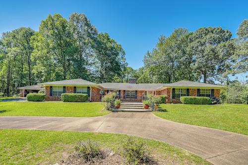 Charming Retreat w/ Patio: Near Grambling/Ruston!