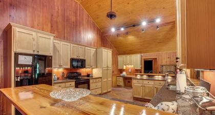 Private Walterboro Estate w/ Deck + Fire Pit!
