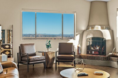 PeaksView Oasis - Spacious, central w/great views