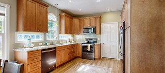 Clearwater Home Close to the Beach w/Shared Pool, Private Washer/Dryer