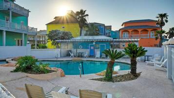 House (6 Bedrooms) | Interior