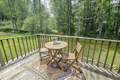 Secluded Home with Firepit, Gas Grill, WIFI, WFH Station & Private W/D
