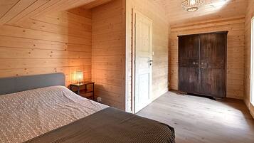 4 bedrooms, iron/ironing board, free WiFi