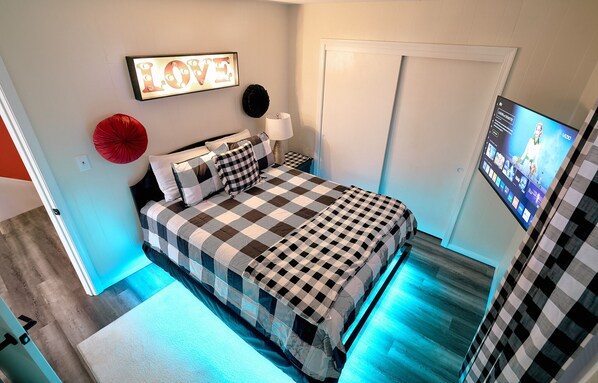 1 bedroom, in-room safe, iron/ironing board, travel crib - Trendy Downtown Nashua Getaway: Checkers-Themed 1 Bed/1 Bath! (Nashua)