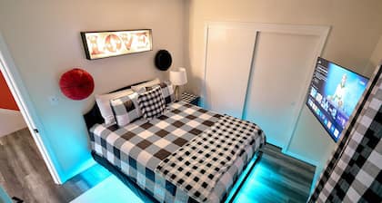 Trendy Downtown Nashua Getaway: Checkers-Themed 1 Bed/1 Bath!