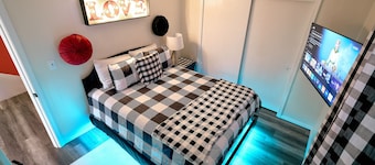 Trendy Downtown Nashua Getaway: Checkers-Themed 1 Bed/1 Bath!