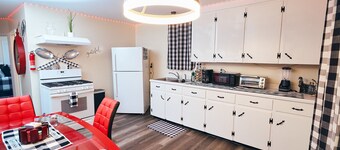 Trendy Downtown Nashua Getaway: Checkers-Themed 1 Bed/1 Bath!