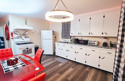 Trendy Downtown Nashua Getaway: Checkers-Themed 1 Bed/1 Bath!