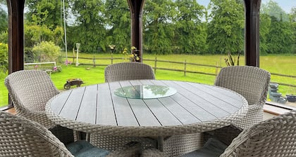 5 bedroom accommodation in Rushton Spencer, near Leek