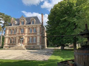 A large, historic building with a symmetrical facade, multiple windows, and a central entrance. - Château de Ligny (Ligny-le-Chatel)