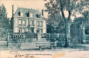 Front of property - Château de Ligny (Ligny-le-Chatel)