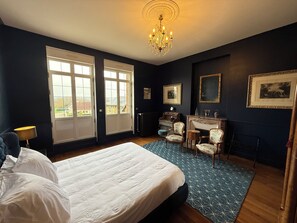 Deluxe Tek Büyük Yataklı Oda, Şehir Manzaralı | Kaliteli yatak takımı, memory foam (visko elastik) yatak 