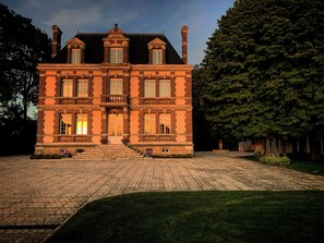 A large, historic building with a symmetrical facade, multiple windows, and a central entrance. - Château de Ligny (Ligny-le-Chatel)