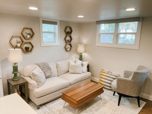 Charming 1-bedroom near Rec center and Downtown