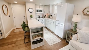Unclassified image, 5 of 27, button - Charming 1-bedroom near Rec center and Downtown (Provo)