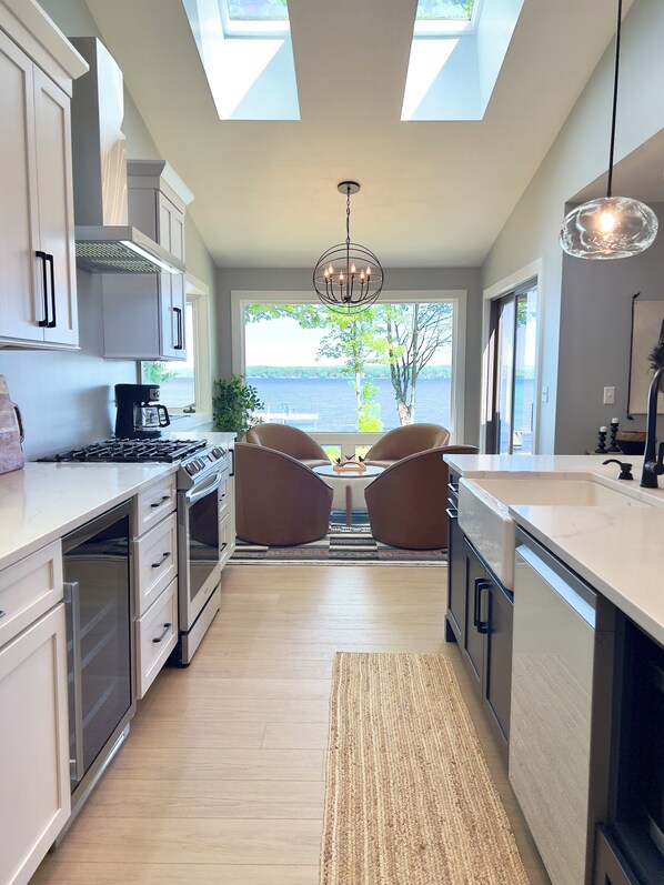 Fridge, microwave, oven, stovetop - Green Lake Getaway Lakefront Hot Tub Kayak SUP (Interlochen)