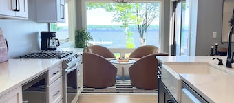 Green Lake Getaway Lakefront Hot Tub Kayak SUP