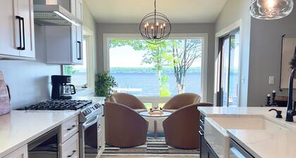 Green Lake Getaway Lakefront Hot Tub Kayak SUP