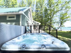 Terrace/patio - Green Lake Getaway Lakefront Hot Tub Kayak SUP (Interlochen)