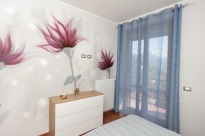 Iron/ironing board, free WiFi, bed sheets