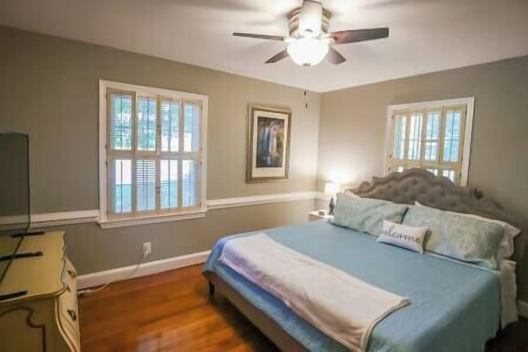 4 Schlafzimmer, Bügeleisen/Bügelbrett, Reisekinderbett, WLAN