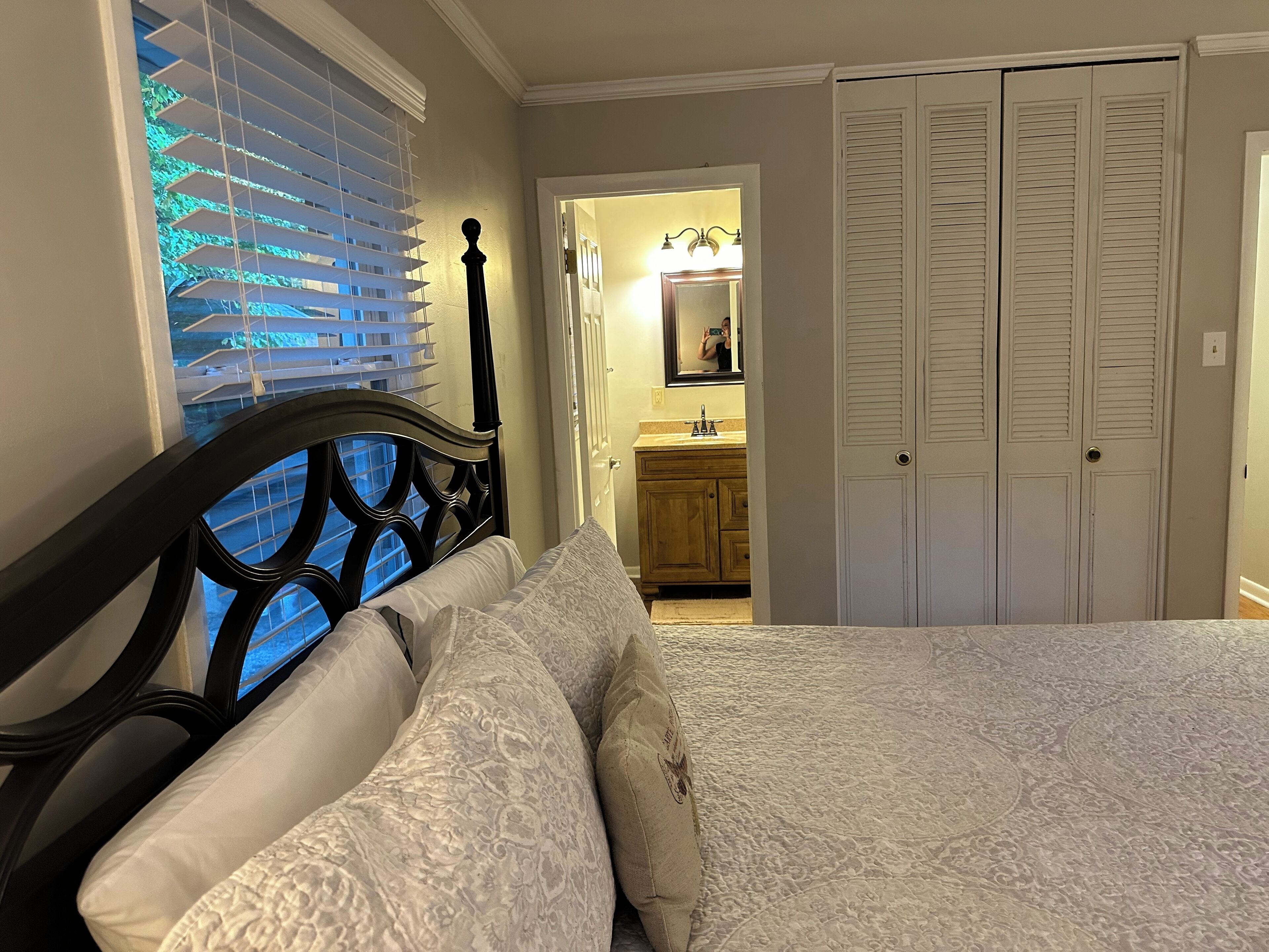 4 habitaciones, tabla de planchar con plancha, cuna de viaje y wifi 