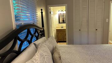 4 habitaciones, tabla de planchar con plancha, cuna de viaje y wifi