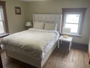 4 bedrooms, desk, iron/ironing board, travel cot - Exceptionally Close to the Falls Amazing Location near Falls & Fallsview Casino (Niagara Falls)