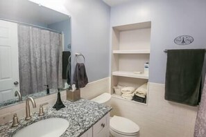 シャワー、ヘアドライヤー、タオル