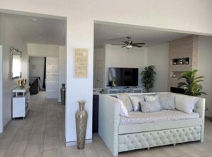 Living area - The Perfect Getaway "Casa By The Sea" (Fracc La Salina Marina Ensenada)
