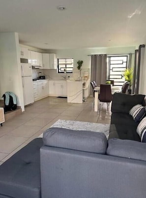 Living area - Oceanview Spacious 4 bedroom (Fracc Vizcaíno Residencial Rosarito)