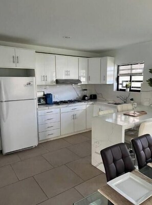 Private kitchen - Oceanview Spacious 4 bedroom (Fracc Vizcaíno Residencial Rosarito)