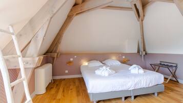 6 bedrooms, iron/ironing board, free WiFi, bed sheets