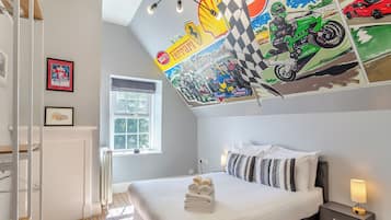 6 bedrooms, free WiFi, bed sheets
