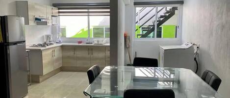 Huoneisto, useita sänkyjä, keittiö, torni | Ruokasali