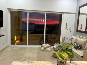 Living area - Million dollar view! Luxury 1Bdr (Cabo San Lucas)