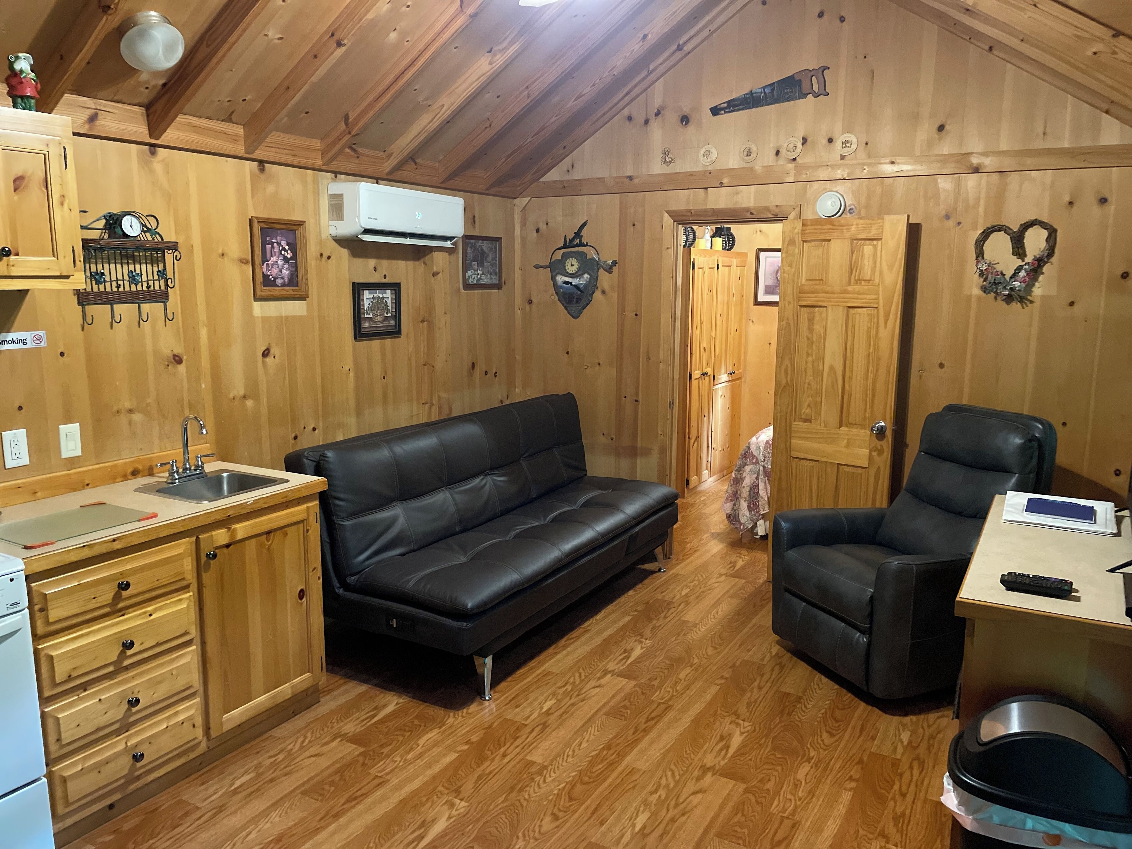 Smart TV, fireplace, DVD player